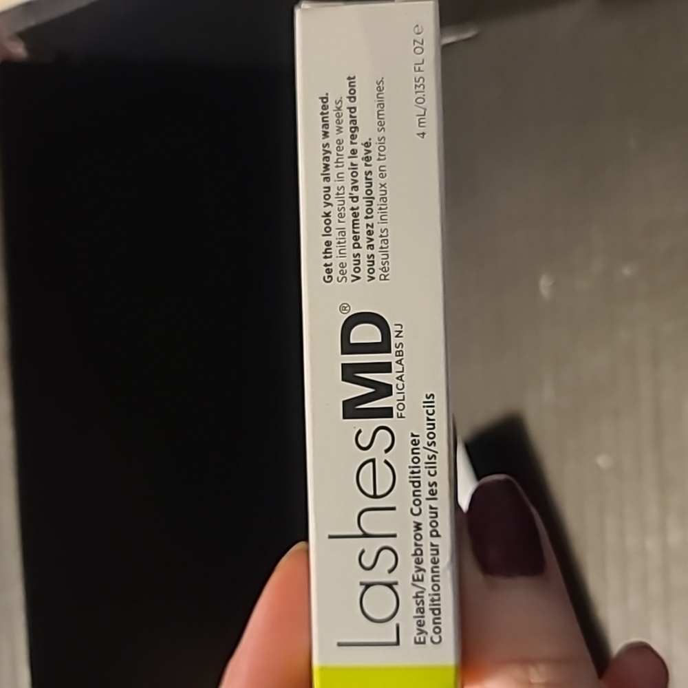 Lashes MD Eylashe Eyebrow Conditioner  Black
